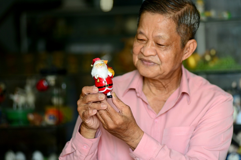 Biến vỏ trứng thành ông già Noel.jpg Biến vỏ trứng thành ông già Noel.jpg