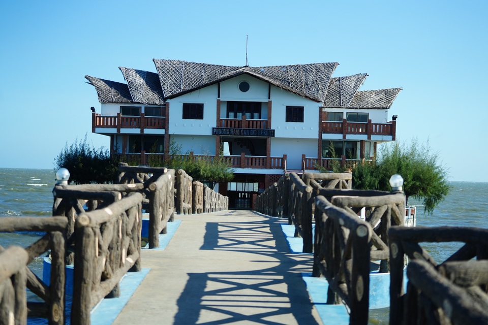 Cận cảnh resort thơ mộng giữa biển dùng cách ly người về từ vùng dịch - 2 Cận cảnh resort thơ mộng giữa biển dùng cách ly người về từ vùng dịch - 2