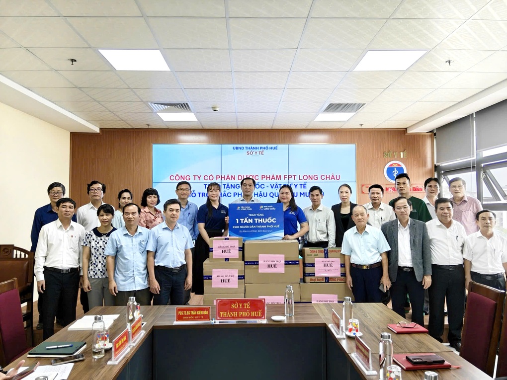Nhà thuốc Long Châu tiếp sức y tế tới người dân vùng lũ miền Trung - 1