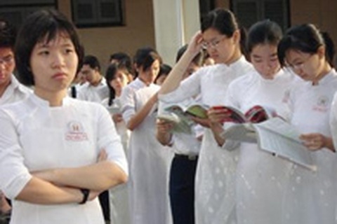 Ra luật rồi lại “phá luật”!