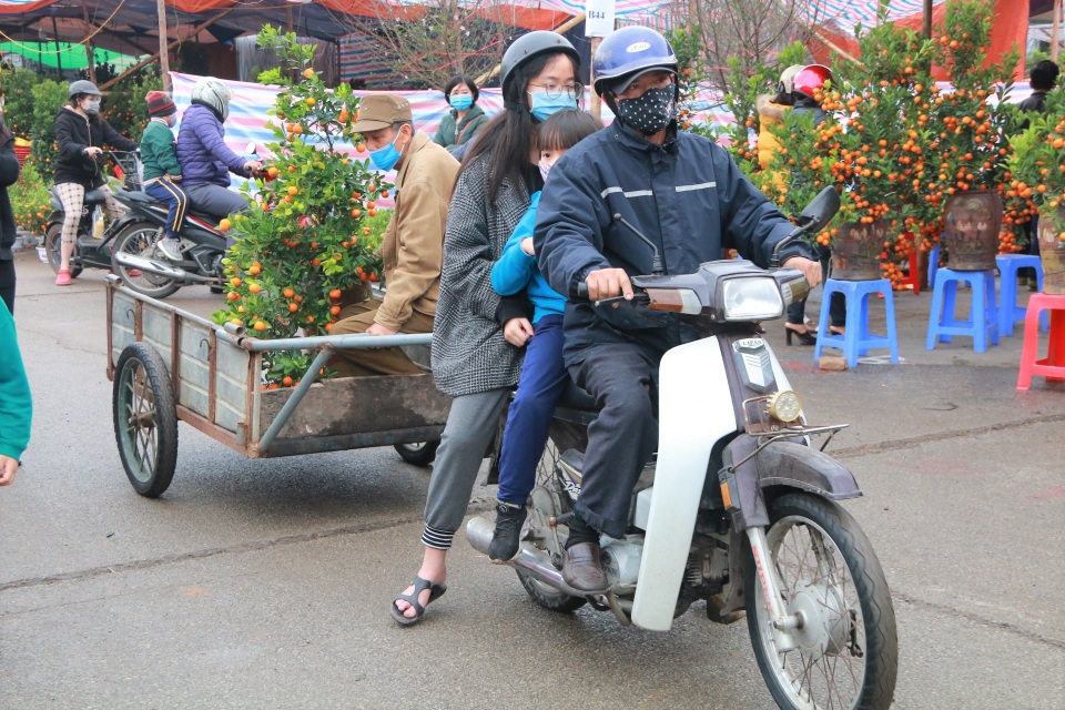 Người dân nô nức rước nàng xuân về nhà khi dịch Covid-19 được khống chế - 11 Người dân nô nức rước nàng xuân về nhà khi dịch Covid-19 được khống chế - 11