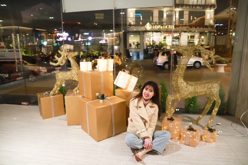 Lễ thắp sáng cây thông Noel 2019 tại Golf Valley Hotel Đà Lạt - 7 Lễ thắp sáng cây thông Noel 2019 tại Golf Valley Hotel Đà Lạt - 7