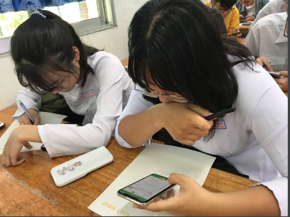 Tranh luận học sinh sử dụng điện thoại trong lớp: Cơ hội hay nguy cơ? - 1 Tranh luận học sinh sử dụng điện thoại trong lớp: Cơ hội hay nguy cơ? - 1