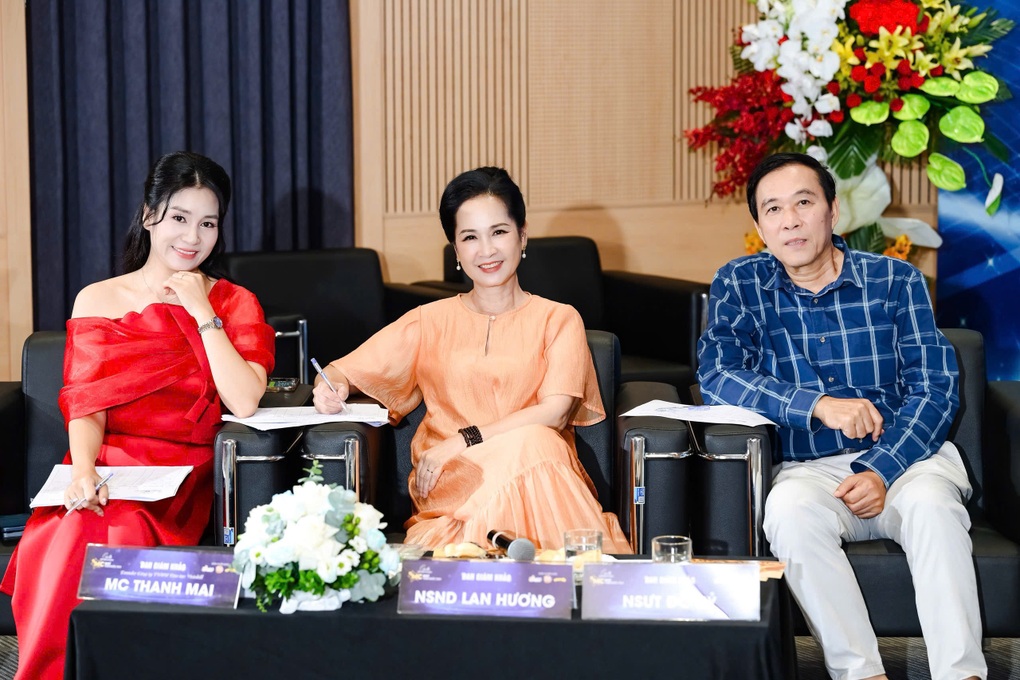 NSND Lan Hương: Đóng vai vợ chồng cùng anh Đỗ Kỷ có nhiều thú vị - 1 NSND Lan Hương: Đóng vai vợ chồng cùng anh Đỗ Kỷ có nhiều thú vị - 1
