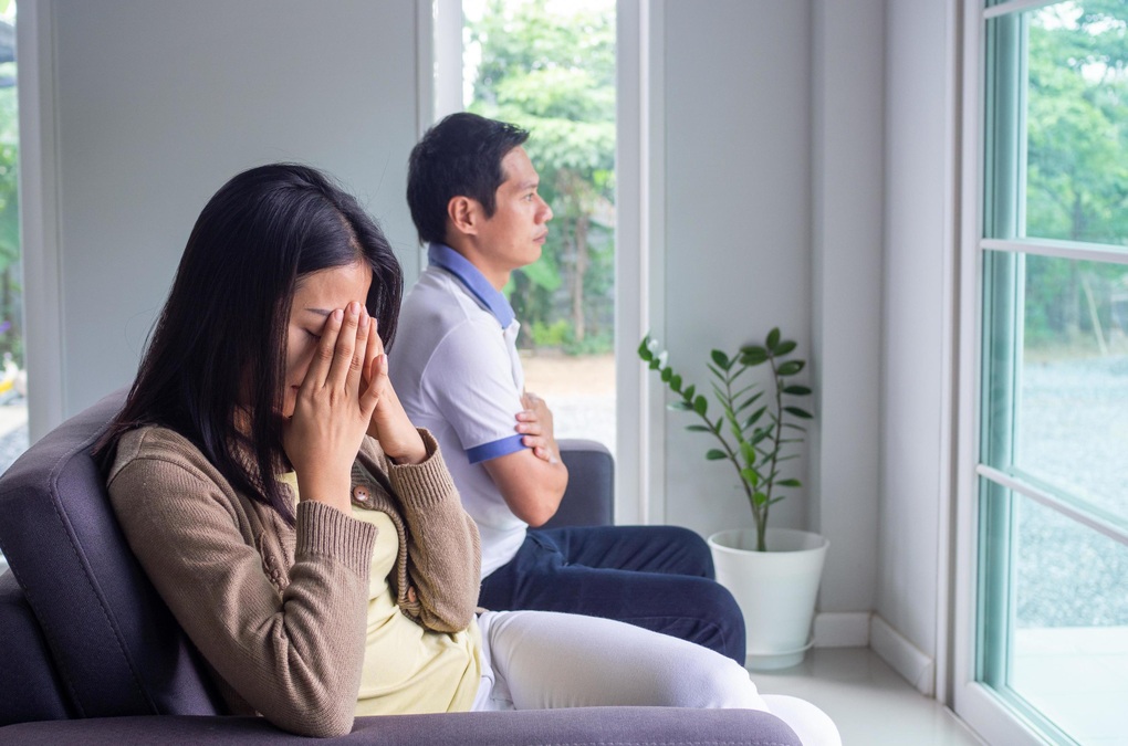 Nửa đêm chồng biến mất, tôi cay đắng chờ anh trước cửa nhà nghỉ - 1 Nửa đêm chồng biến mất, tôi cay đắng chờ anh trước cửa nhà nghỉ - 1
