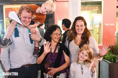 Việt Nam thông tin việc miễn visa cho công dân 12 nước