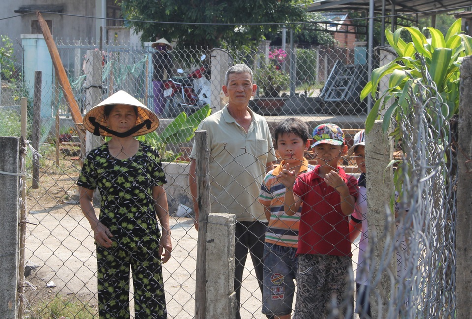 Phạt hành chính, cưỡng chế trả lại đường cho hàng chục hộ dân tại Phú Yên - 3 Phạt hành chính, cưỡng chế trả lại đường cho hàng chục hộ dân tại Phú Yên - 3