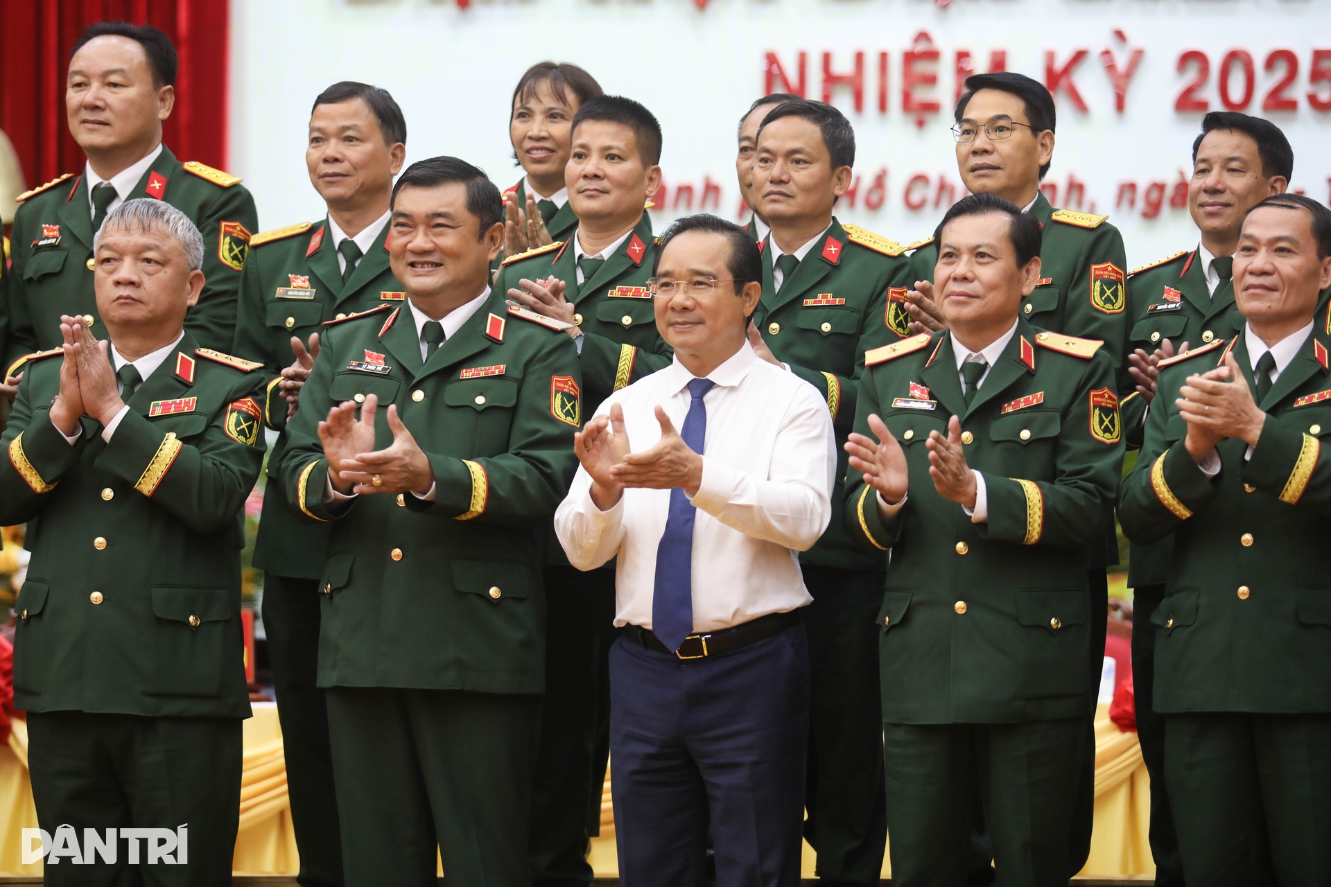 Thiếu tướng Trần Vinh Ngọc được bầu giữ chức Bí thư Đảng ủy Quân khu 7 - 13 Thiếu tướng Trần Vinh Ngọc được bầu giữ chức Bí thư Đảng ủy Quân khu 7 - 13