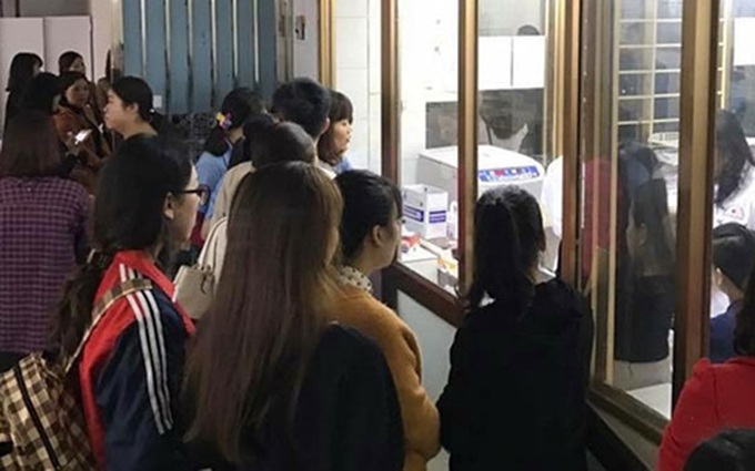 xuc dong hinh anh hang tram giao vien cho hien mau cuu hoc sinh bi tai nan hinh 1