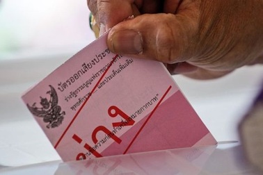 Người Thái đi bỏ phiếu trong trưng cầu dân ý về hiến pháp mới