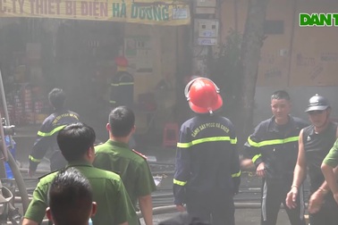 Cháy tại công ty thiết bị điện