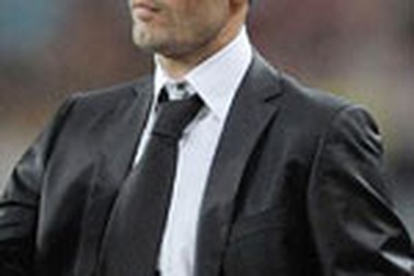 HLV Barca thỏa mãn sau chiến thắng “4 sao”