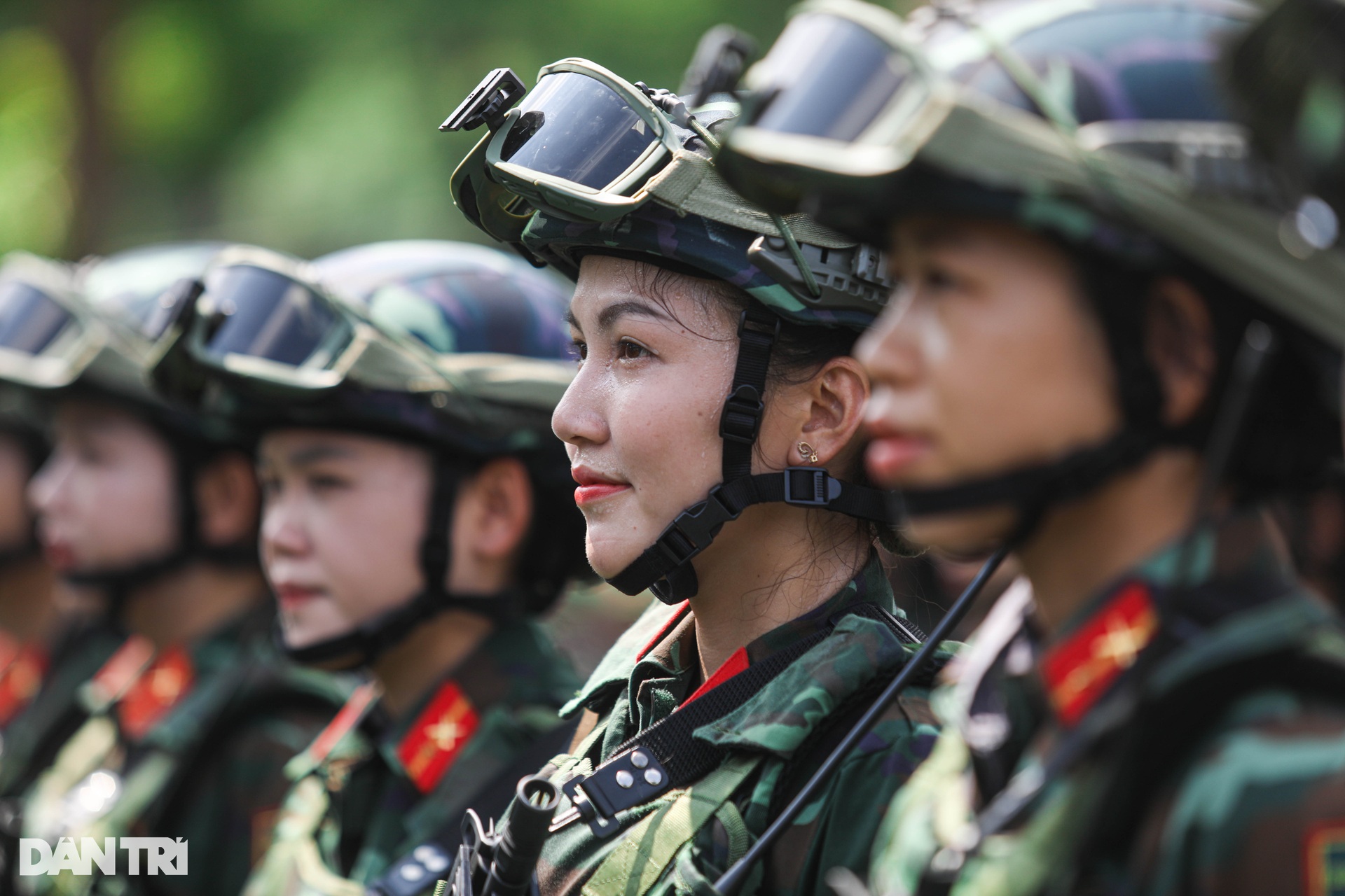 Ông Nguyễn Trọng Nghĩa thăm, động viên lực lượng tham gia diễu binh ở TPHCM - 8 Ông Nguyễn Trọng Nghĩa thăm, động viên lực lượng tham gia diễu binh ở TPHCM - 8