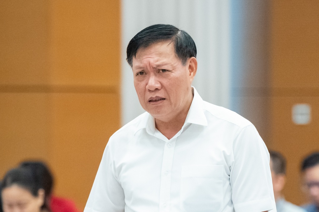 Thứ trưởng Bộ Y tế: “Không có thuốc giả ở các cơ sở khám chữa bệnh” - 3 Thứ trưởng Bộ Y tế: “Không có thuốc giả ở các cơ sở khám chữa bệnh” - 3