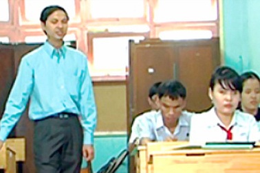 Khâm phục thầy giáo khiếm thị có 2 bằng ĐH, 1 bằng thạc sĩ 