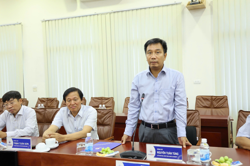 EVNCPC hỗ trợ 2,5 tỷ đồng cho EVNNPC, EVNHANOI và EVNNPT - 1 EVNCPC hỗ trợ 2,5 tỷ đồng cho EVNNPC, EVNHANOI và EVNNPT - 1