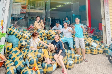 Xưởng sản xuất Phụng Kem chia sẻ bí kíp kinh doanh quần áo hiệu quả