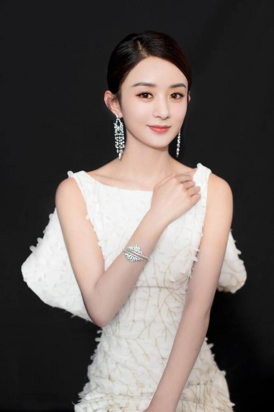 Hình ảnh cơ bắp trong phòng tập của ngọc nữ Triệu Lệ Dĩnh gây sốt - 6 Hình ảnh cơ bắp trong phòng tập của ngọc nữ Triệu Lệ Dĩnh gây sốt - 6