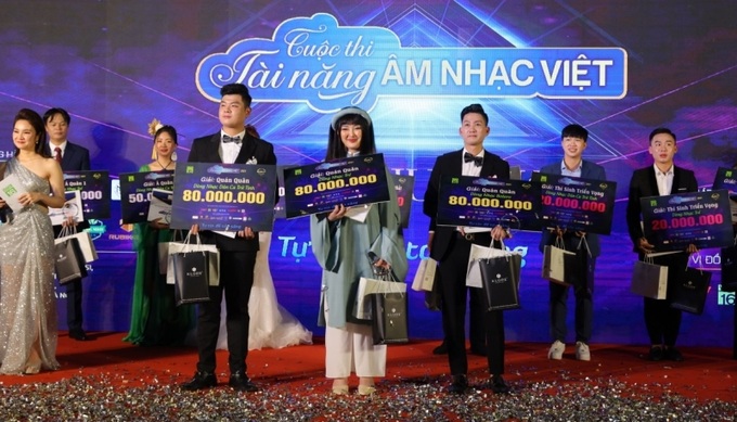 Các thí sinh đạt giải Quán quân cuộc thi Tài năng âm nhạc Việt.