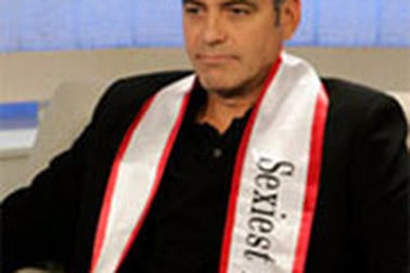 George sẵn sàng giúp Matt Damon làm người đàn ông… sexy 