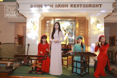 Dạ tiệc “Con Rồng Cháu Tiên” tại Nhà hàng Trống Đồng Đông Sơn