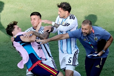 FIFA bất ngờ giảm án phạt cho hàng loạt cầu thủ Argentina sau World Cup