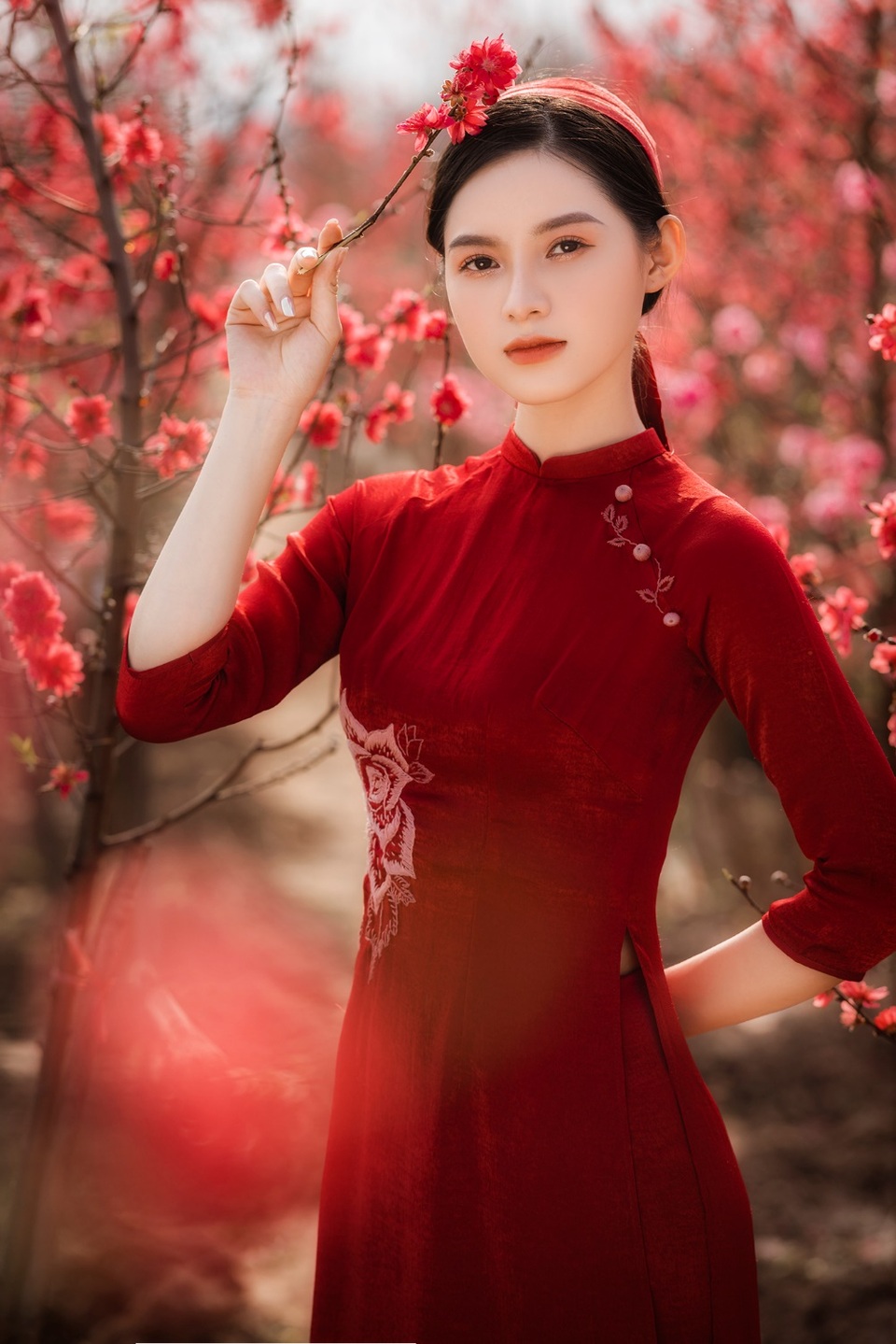 Thiếu nữ Bắc Giang đẹp tựa nàng thơ dạo bước giữa vườn xuân - 1 Thiếu nữ Bắc Giang đẹp tựa nàng thơ dạo bước giữa vườn xuân - 1
