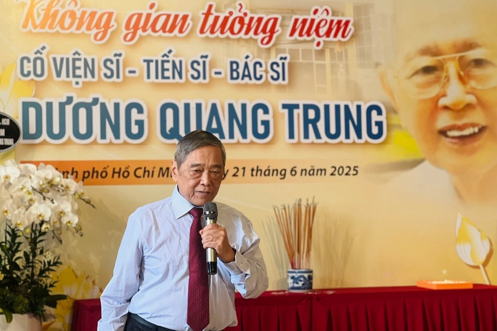 Sinh viên trường y tưởng niệm người thầy từng chỉ đạo ca mổ lịch sử - 3 Sinh viên trường y tưởng niệm người thầy từng chỉ đạo ca mổ lịch sử - 3
