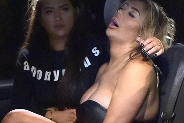 Fans chán nản khi thấy Chloe Ferry tối ngày say xỉn