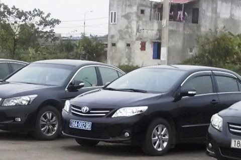 Xe công vẫn ùn ùn đi lễ Khai ấn Đền Trần