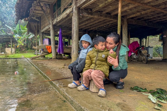 Sợi dây thừng mong manh níu giữ an toàn 6 con người