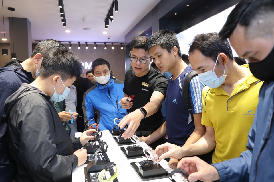 Smartwatch pin 65 ngày, giá 20 triệu đồng về Việt Nam - 9 Smartwatch pin 65 ngày, giá 20 triệu đồng về Việt Nam - 9