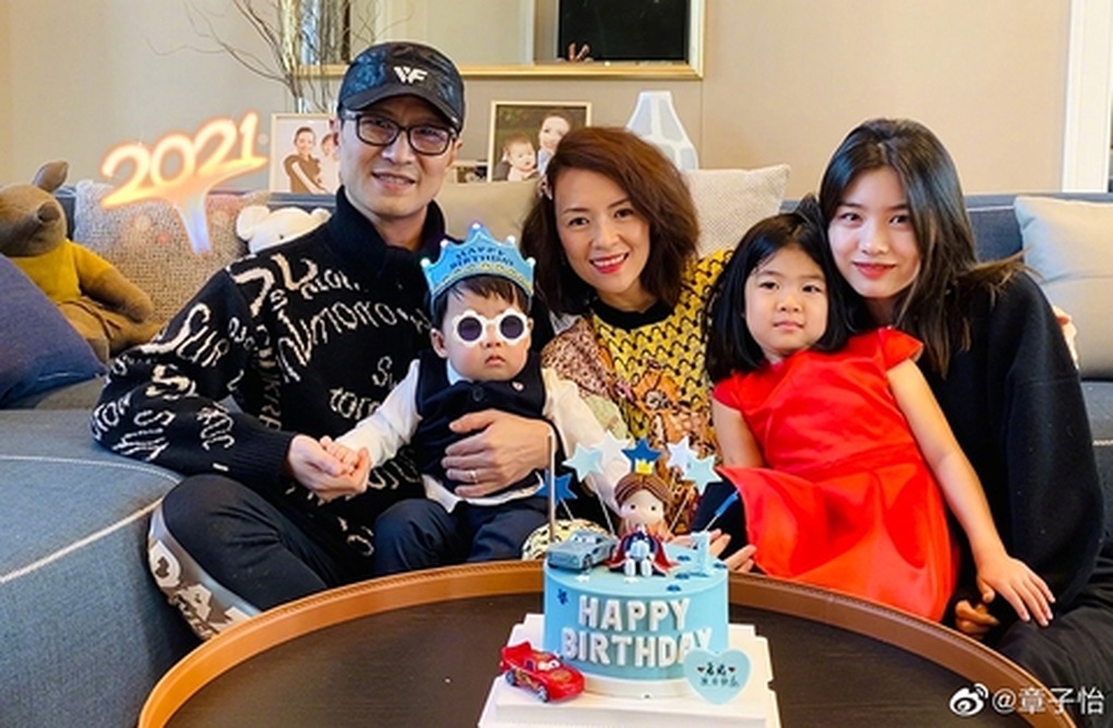 Hậu ly hôn, chồng cũ của Chương Tử Di hẹn hò người mẫu tuổi đôi mươi? - 3 Hậu ly hôn, chồng cũ của Chương Tử Di hẹn hò người mẫu tuổi đôi mươi? - 3