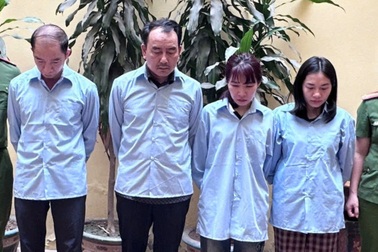 Khởi tố một bí thư phường ở Hà Nội vì "vòi tiền" chủ bãi xe trái phép