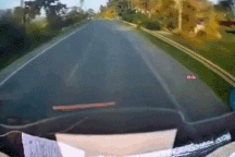 Nổi bật tuần qua: Xe con bất ngờ lấn làn, tông trực diện xe tải ngược chiều