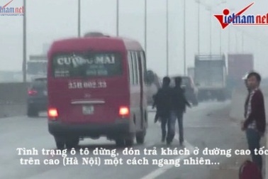 Cảnh khó tin tại đường trên cao Hà Nội
