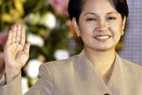 Người nói chuyện với Tổng thống Arroyo trong cuốn băng lên tiếng