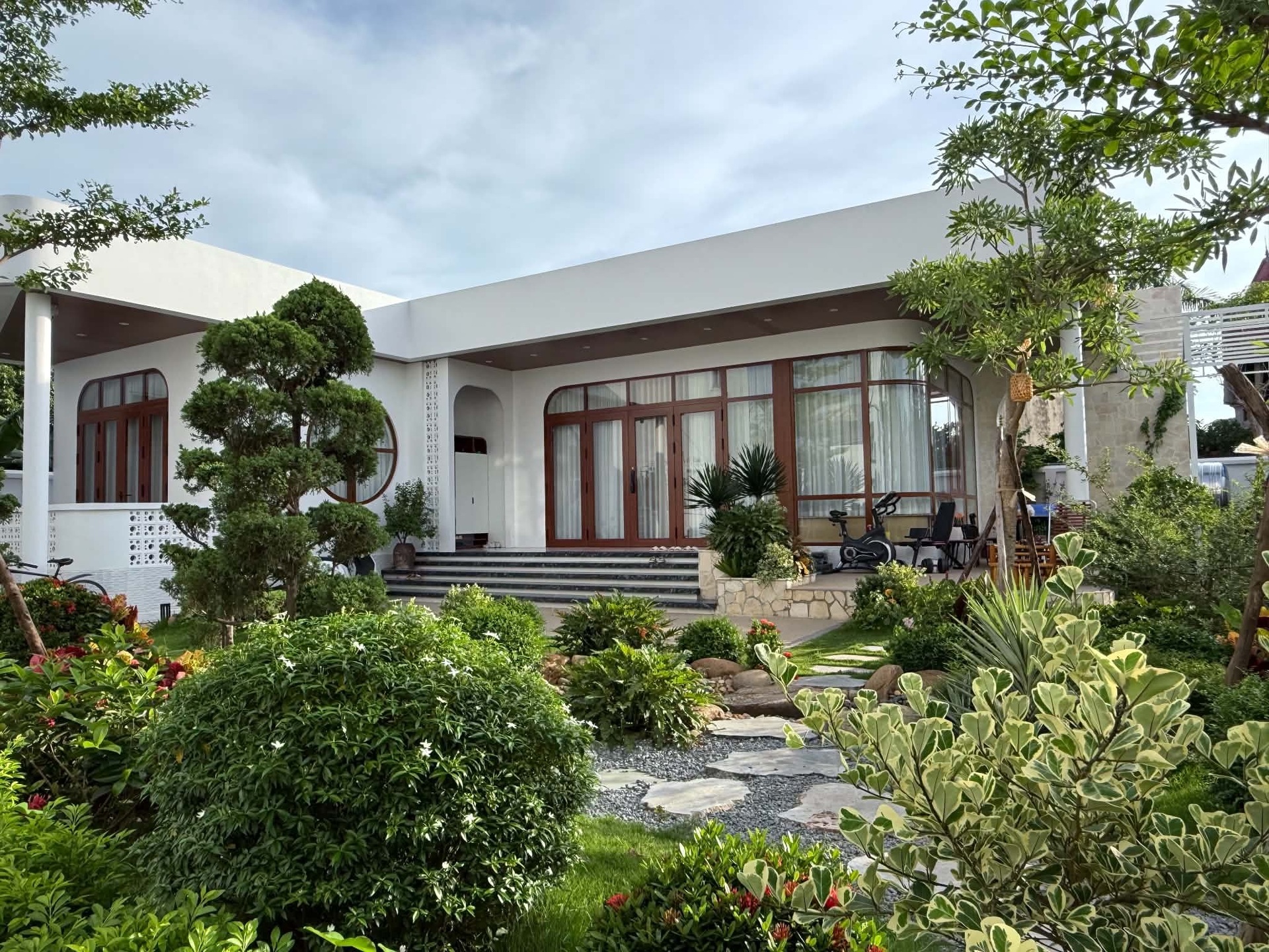 Vợ chồng ở Hà Nội bỏ phố về làng xây nhà vườn 3 tỷ đồng đẹp như resort - 5 Vợ chồng ở Hà Nội bỏ phố về làng xây nhà vườn 3 tỷ đồng đẹp như resort - 5