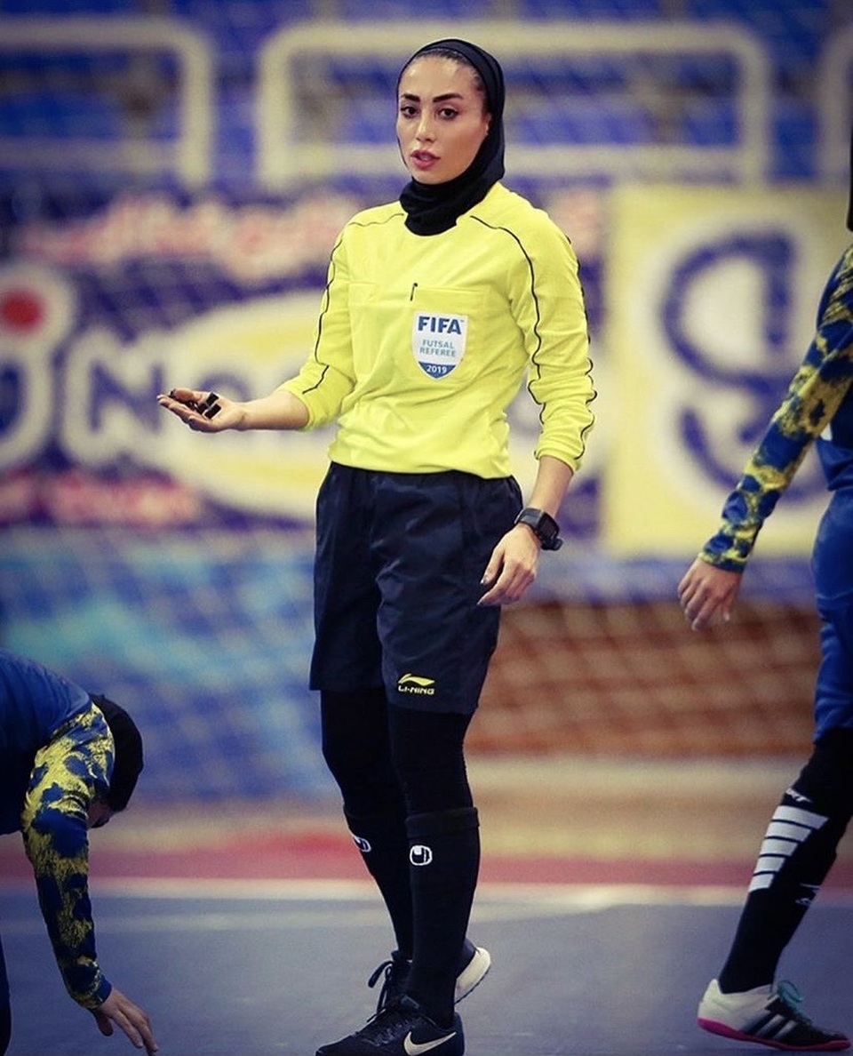 Vẻ đẹp ấn tượng nữ trọng tài bắt trận đấu của futsal Việt Nam - 4 Vẻ đẹp ấn tượng nữ trọng tài bắt trận đấu của futsal Việt Nam - 4