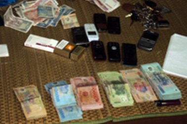 Bắt 10 đối tượng đánh bạc trong quán cà phê