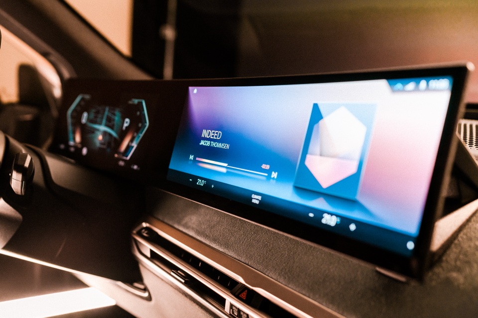 CES 2021: BMW gây chú ý với màn hình siêu rộng và iDrive thế hệ mới - 1 CES 2021: BMW gây chú ý với màn hình siêu rộng và iDrive thế hệ mới - 1