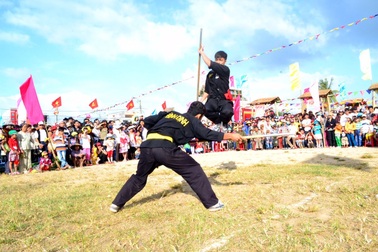 Độc đáo ngôi chợ nhóm một ngày trong năm