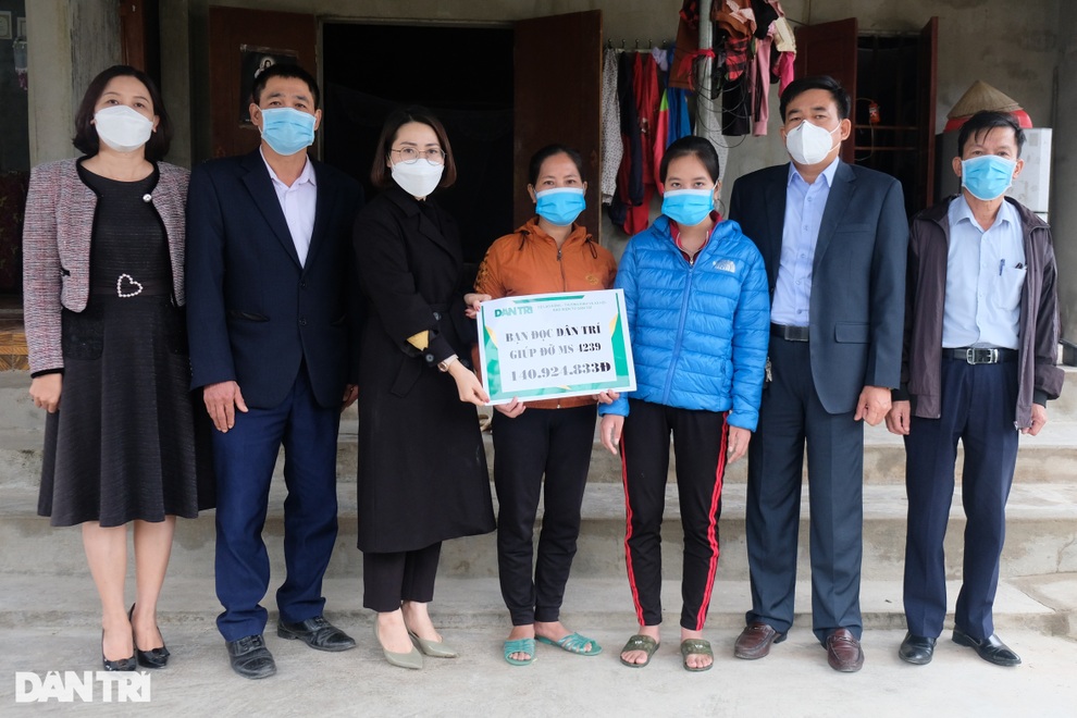 Nhờ tiền bạn đọc Dân trí giúp đỡ, nữ sinh viêm não đã được cứu sống - 2 Nhờ tiền bạn đọc Dân trí giúp đỡ, nữ sinh viêm não đã được cứu sống - 2