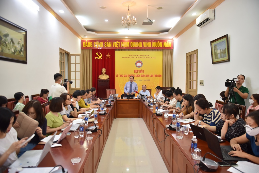 Giải thưởng Sách Quốc gia lần thứ 5 không tìm được giải đặc biệt - 1 Giải thưởng Sách Quốc gia lần thứ 5 không tìm được giải đặc biệt - 1