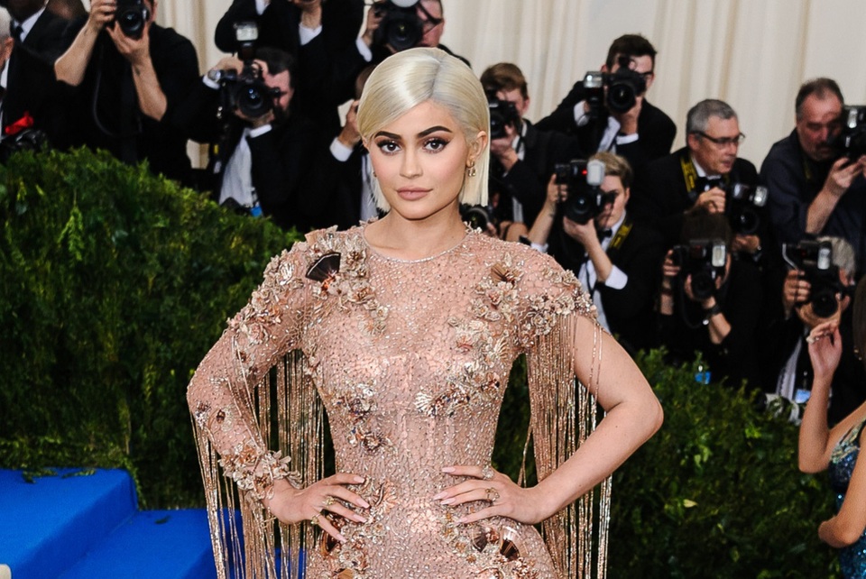 “Tỷ phú hụt” Kylie Jenner: Ngoại lệ hiếm hoi được cộng đồng mạng “đặc cách” - 3 “Tỷ phú hụt” Kylie Jenner: Ngoại lệ hiếm hoi được cộng đồng mạng “đặc cách” - 3