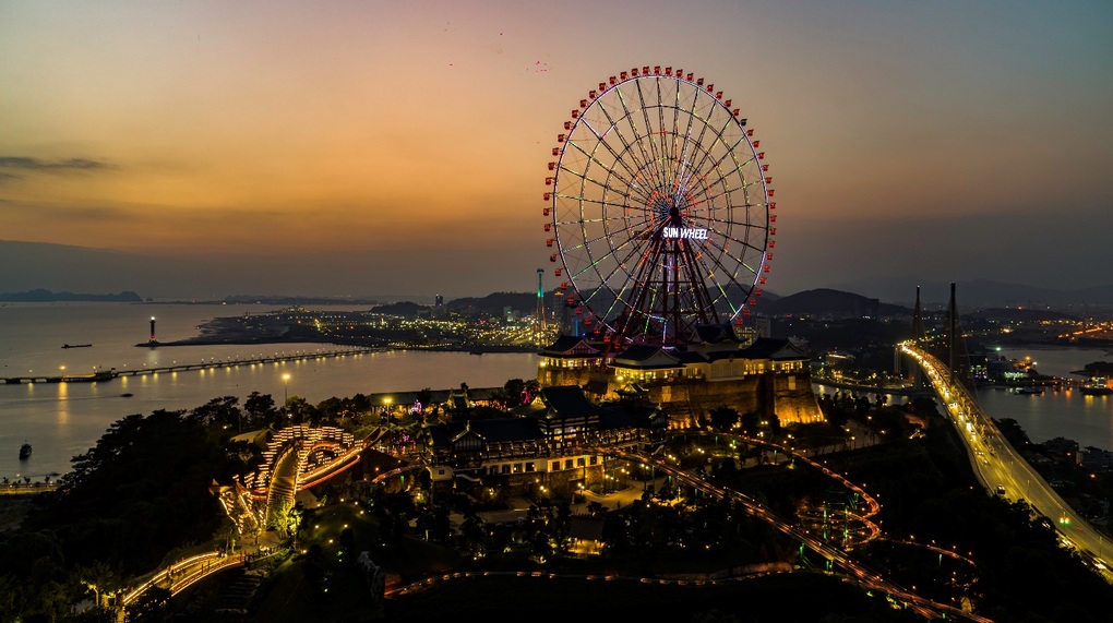 Du lịch Quảng Ninh và hành trình liên tục khoác áo mới - 1 Du lịch Quảng Ninh và hành trình liên tục khoác áo mới - 1