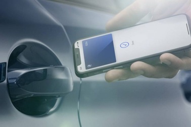 Apple tung bản cập nhật biến iPhone, Apple Watch thành chìa khóa thông minh