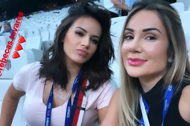 Bất ngờ trước tình bạn đẹp của hai bóng hồng CLB Liverpool