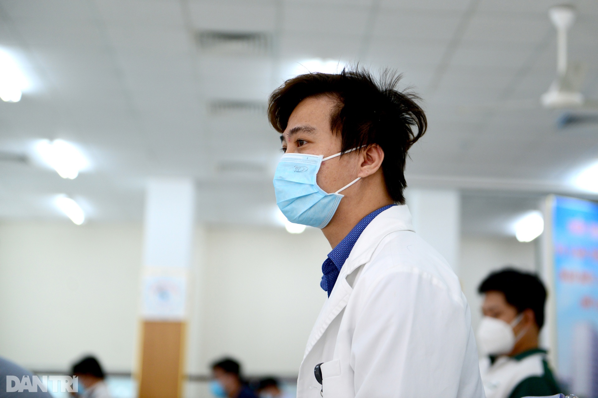 Y bác sĩ Bệnh viện Chợ Rẫy được cắt tóc miễn phí trong mùa dịch - 9 Y bác sĩ Bệnh viện Chợ Rẫy được cắt tóc miễn phí trong mùa dịch - 9