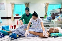 Chồng “thập tử nhất sinh” sau tai nạn thảm khốc, vợ cầu xin một phép màu